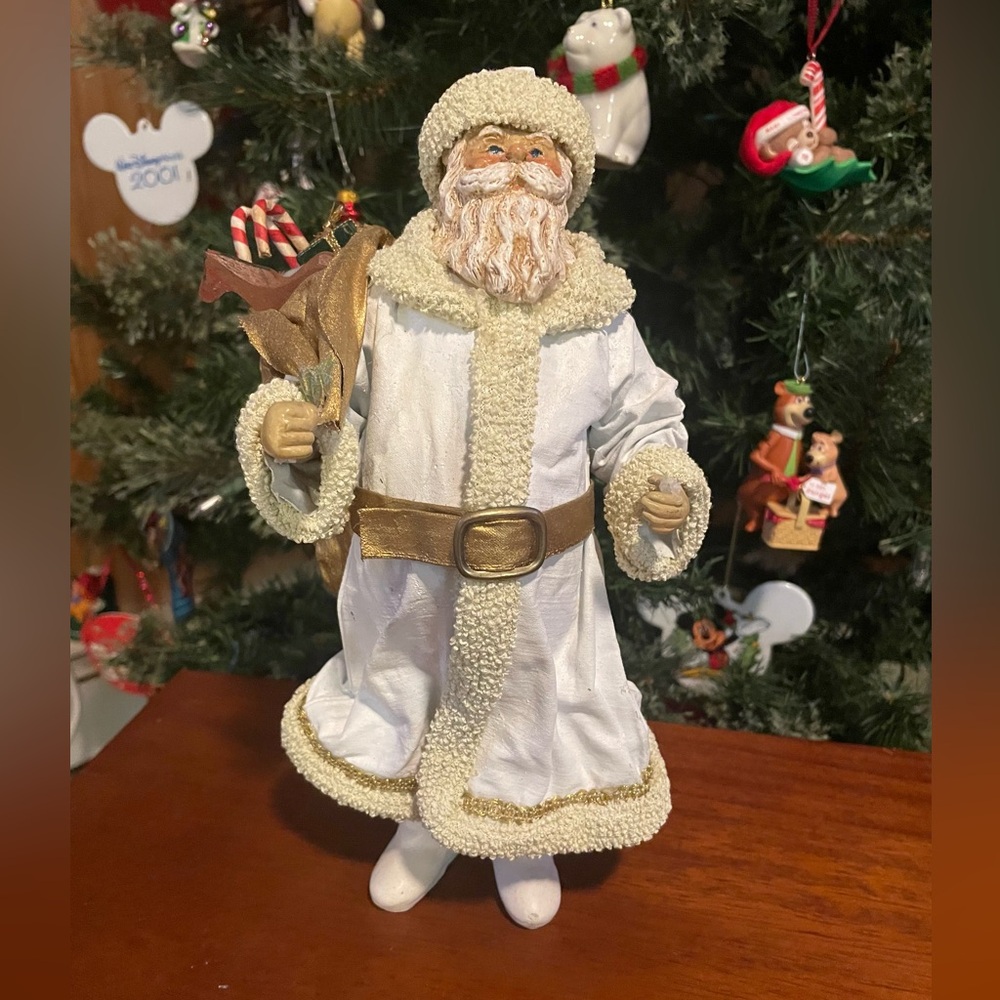 Possible Dreams Clothtiques Old World Santa  10” Tall White/Gold